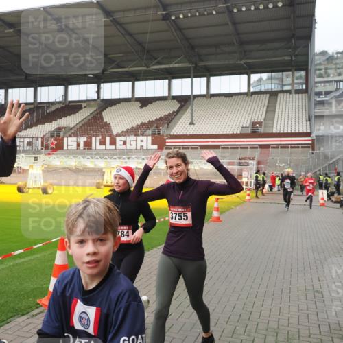 07.12.2025 - St. Pauli X-Mass-Run No. 15 Fabian Wolf http://msf.ph/oto/9420752 07.12.2025 11:41:38 Ziel 1801, 2231, 2466, 2491, 3204, 3222, 3393, 3505, 3532, 3555, 3732, 3755, 3757, 3764, 3784 meine-sportfotos.de
