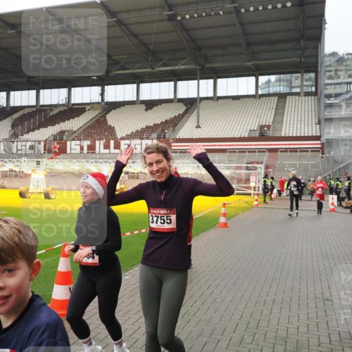 07.12.2025 - St. Pauli X-Mass-Run No. 15 Fabian Wolf http://msf.ph/oto/9420753 07.12.2025 11:41:38 Ziel 1801, 2231, 2466, 2491, 3204, 3222, 3393, 3505, 3532, 3555, 3732, 3755, 3757, 3764, 3784 meine-sportfotos.de
