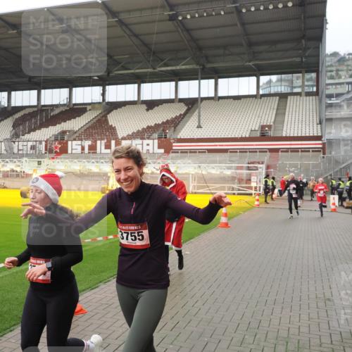 07.12.2025 - St. Pauli X-Mass-Run No. 15 Fabian Wolf http://msf.ph/oto/9420754 07.12.2025 11:41:38 Ziel 1801, 2231, 2466, 2491, 3204, 3222, 3393, 3505, 3532, 3555, 3732, 3755, 3757, 3764, 3784 meine-sportfotos.de