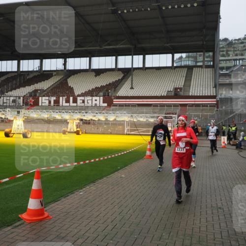 07.12.2025 - St. Pauli X-Mass-Run No. 15 Fabian Wolf http://msf.ph/oto/9420768 07.12.2025 11:41:43 Ziel 1801, 2231, 2435, 3222, 3393, 3479, 3555, 3732, 3755, 3757, 3764, 3784 meine-sportfotos.de