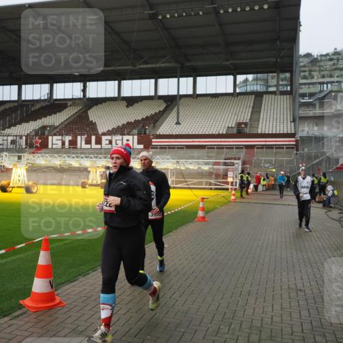 07.12.2025 - St. Pauli X-Mass-Run No. 15 Fabian Wolf http://msf.ph/oto/9420777 07.12.2025 11:41:46 Ziel 1801, 2231, 2435, 3222, 3479, 3555, 3718, 3732, 3755, 3757, 3764, 3784 meine-sportfotos.de