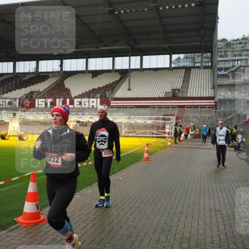 07.12.2025 - St. Pauli X-Mass-Run No. 15 Fabian Wolf http://msf.ph/oto/9420778 07.12.2025 11:41:46 Ziel 1801, 2231, 2435, 3222, 3479, 3555, 3718, 3732, 3755, 3757, 3764, 3784 meine-sportfotos.de