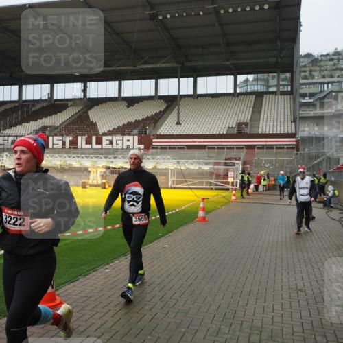 07.12.2025 - St. Pauli X-Mass-Run No. 15 Fabian Wolf http://msf.ph/oto/9420779 07.12.2025 11:41:46 Ziel 1801, 2231, 2435, 3222, 3479, 3555, 3718, 3732, 3755, 3757, 3764, 3784 meine-sportfotos.de