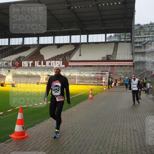 07.12.2025 - St. Pauli X-Mass-Run No. 15 Fabian Wolf http://msf.ph/oto/9420780 07.12.2025 11:41:46 Ziel 1801, 2231, 2435, 3222, 3479, 3555, 3718, 3732, 3755, 3757, 3764, 3784 meine-sportfotos.de