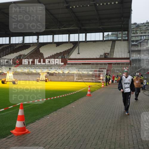 07.12.2025 - St. Pauli X-Mass-Run No. 15 Fabian Wolf http://msf.ph/oto/9420786 07.12.2025 11:41:49 Ziel 1801, 2231, 2435, 3222, 3479, 3555, 3718, 3755, 3757, 3764, 3784 meine-sportfotos.de