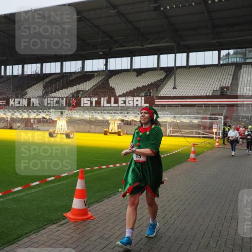 07.12.2025 - St. Pauli X-Mass-Run No. 15 Fabian Wolf http://msf.ph/oto/9420814 07.12.2025 11:41:58 Ziel 15, 462, 2291, 2435, 3222, 3479, 3717, 3718, 3922, 3923 meine-sportfotos.de