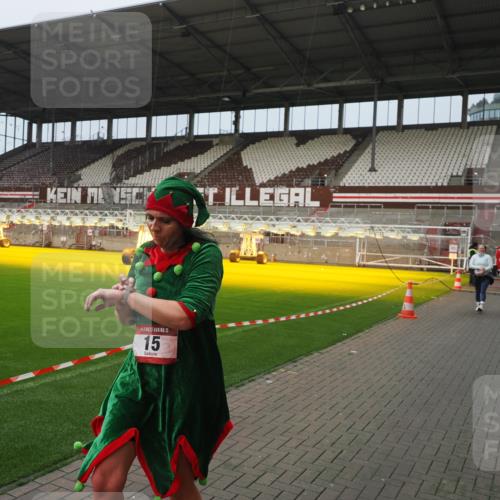 07.12.2025 - St. Pauli X-Mass-Run No. 15 Fabian Wolf http://msf.ph/oto/9420818 07.12.2025 11:41:59 Ziel 15, 462, 465, 2291, 2435, 3479, 3717, 3718, 3922, 3923, 4605 meine-sportfotos.de
