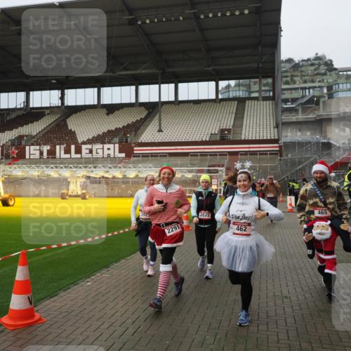 07.12.2025 - St. Pauli X-Mass-Run No. 15 Fabian Wolf http://msf.ph/oto/9420823 07.12.2025 11:42:06 Ziel 15, 462, 465, 1834, 2291, 3717, 3718, 3810, 3922, 3923, 4605 meine-sportfotos.de