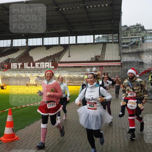 07.12.2025 - St. Pauli X-Mass-Run No. 15 Fabian Wolf http://msf.ph/oto/9420825 07.12.2025 11:42:07 Ziel 15, 462, 465, 1834, 2291, 3717, 3810, 3922, 3923, 4605 meine-sportfotos.de