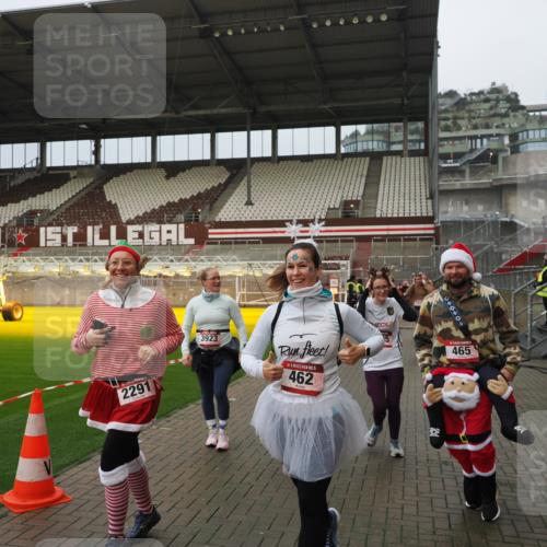 07.12.2025 - St. Pauli X-Mass-Run No. 15 Fabian Wolf http://msf.ph/oto/9420826 07.12.2025 11:42:07 Ziel 15, 462, 465, 1834, 2291, 3717, 3810, 3922, 3923, 4605 meine-sportfotos.de