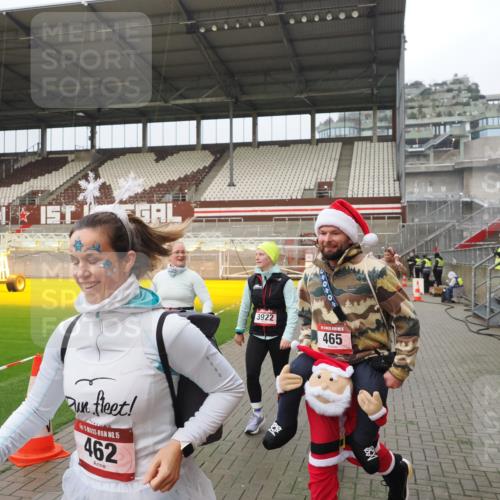 07.12.2025 - St. Pauli X-Mass-Run No. 15 Fabian Wolf http://msf.ph/oto/9420827 07.12.2025 11:42:08 Ziel 15, 462, 465, 1834, 2291, 3717, 3810, 3903, 3922, 3923, 4605 meine-sportfotos.de