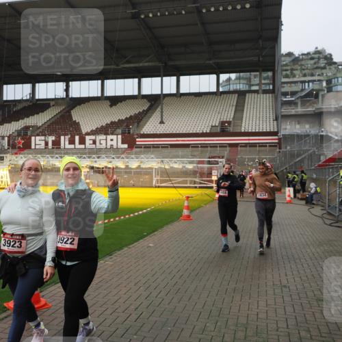 07.12.2025 - St. Pauli X-Mass-Run No. 15 Fabian Wolf http://msf.ph/oto/9420832 07.12.2025 11:42:09 Ziel 15, 462, 465, 1834, 2291, 3717, 3810, 3903, 3905, 3906, 3908, 3922, 3923, 4605 meine-sportfotos.de