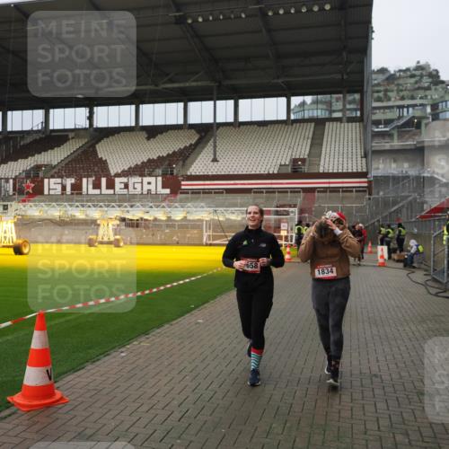 07.12.2025 - St. Pauli X-Mass-Run No. 15 Fabian Wolf http://msf.ph/oto/9420835 07.12.2025 11:42:10 Ziel 15, 462, 465, 1834, 2291, 3717, 3810, 3903, 3905, 3906, 3908, 3922, 3923, 4605 meine-sportfotos.de