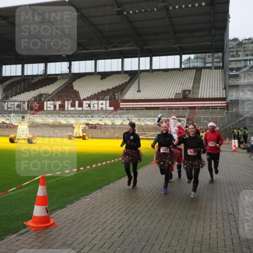 07.12.2025 - St. Pauli X-Mass-Run No. 15 Fabian Wolf http://msf.ph/oto/9420846 07.12.2025 11:42:16 Ziel 462, 465, 1834, 2291, 3810, 3903, 3905, 3906, 3908, 4605, 4614 meine-sportfotos.de