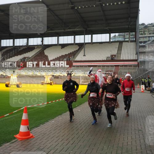 07.12.2025 - St. Pauli X-Mass-Run No. 15 Fabian Wolf http://msf.ph/oto/9420848 07.12.2025 11:42:16 Ziel 462, 465, 1834, 2291, 3810, 3903, 3905, 3906, 3908, 4605, 4614 meine-sportfotos.de