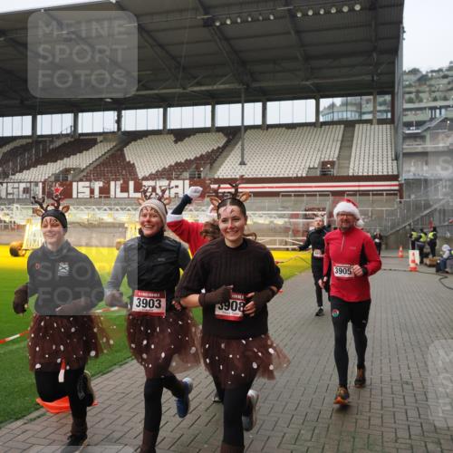 07.12.2025 - St. Pauli X-Mass-Run No. 15 Fabian Wolf http://msf.ph/oto/9420852 07.12.2025 11:42:17 Ziel 462, 465, 1834, 2291, 3810, 3903, 3905, 3906, 3908, 4605, 4614 meine-sportfotos.de