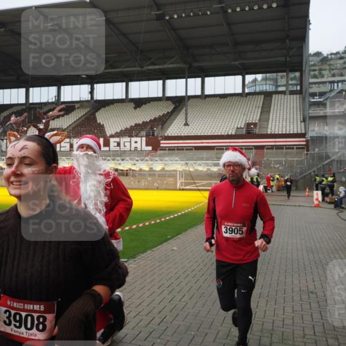 07.12.2025 - St. Pauli X-Mass-Run No. 15 Fabian Wolf http://msf.ph/oto/9420854 07.12.2025 11:42:17 Ziel 462, 465, 1834, 2291, 3810, 3903, 3905, 3906, 3908, 4605, 4614 meine-sportfotos.de