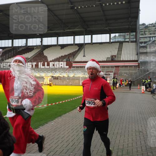 07.12.2025 - St. Pauli X-Mass-Run No. 15 Fabian Wolf http://msf.ph/oto/9420855 07.12.2025 11:42:18 Ziel 462, 465, 1288, 1834, 2291, 3810, 3903, 3905, 3906, 3908, 4605, 4614 meine-sportfotos.de