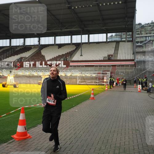 07.12.2025 - St. Pauli X-Mass-Run No. 15 Fabian Wolf http://msf.ph/oto/9420858 07.12.2025 11:42:19 Ziel 465, 1288, 1834, 3810, 3903, 3905, 3906, 3908, 4605, 4614 meine-sportfotos.de