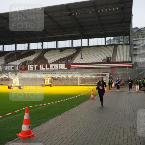 07.12.2025 - St. Pauli X-Mass-Run No. 15 Fabian Wolf http://msf.ph/oto/9420860 07.12.2025 11:42:25 Ziel 1288, 3903, 3905, 3906, 3908, 4600, 4606, 4614 meine-sportfotos.de