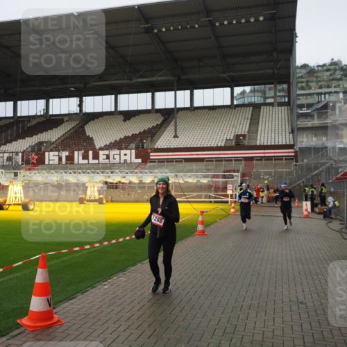 07.12.2025 - St. Pauli X-Mass-Run No. 15 Fabian Wolf http://msf.ph/oto/9420862 07.12.2025 11:42:26 Ziel 1288, 3903, 3905, 3906, 3908, 4600, 4606, 4614 meine-sportfotos.de