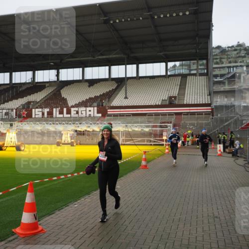 07.12.2025 - St. Pauli X-Mass-Run No. 15 Fabian Wolf http://msf.ph/oto/9420863 07.12.2025 11:42:26 Ziel 1288, 3903, 3905, 3906, 3908, 4600, 4606, 4614 meine-sportfotos.de