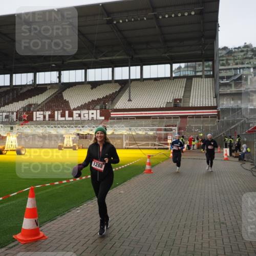 07.12.2025 - St. Pauli X-Mass-Run No. 15 Fabian Wolf http://msf.ph/oto/9420864 07.12.2025 11:42:27 Ziel 1288, 3903, 3905, 3906, 3908, 4600, 4606, 4614 meine-sportfotos.de