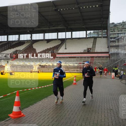 07.12.2025 - St. Pauli X-Mass-Run No. 15 Fabian Wolf http://msf.ph/oto/9420868 07.12.2025 11:42:29 Ziel 976, 1288, 3905, 3906, 3908, 4600, 4606, 4614 meine-sportfotos.de