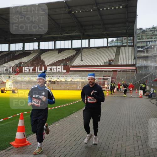 07.12.2025 - St. Pauli X-Mass-Run No. 15 Fabian Wolf http://msf.ph/oto/9420871 07.12.2025 11:42:29 Ziel 976, 1288, 3905, 3906, 3908, 4600, 4606, 4614 meine-sportfotos.de