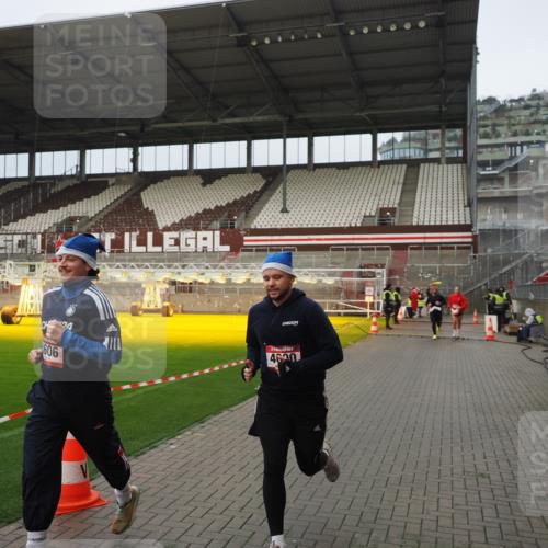 07.12.2025 - St. Pauli X-Mass-Run No. 15 Fabian Wolf http://msf.ph/oto/9420872 07.12.2025 11:42:30 Ziel 976, 1288, 4600, 4606, 4614 meine-sportfotos.de