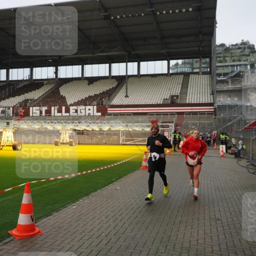 07.12.2025 - St. Pauli X-Mass-Run No. 15 Fabian Wolf http://msf.ph/oto/9420874 07.12.2025 11:42:34 Ziel 976, 1288, 4600, 4606 meine-sportfotos.de