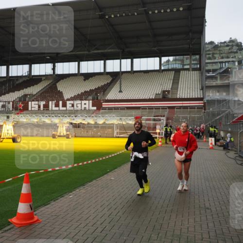 07.12.2025 - St. Pauli X-Mass-Run No. 15 Fabian Wolf http://msf.ph/oto/9420875 07.12.2025 11:42:34 Ziel 976, 1288, 4600, 4606 meine-sportfotos.de