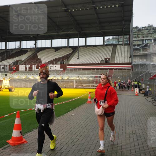 07.12.2025 - St. Pauli X-Mass-Run No. 15 Fabian Wolf http://msf.ph/oto/9420879 07.12.2025 11:42:35 Ziel 976, 1288, 4600, 4606 meine-sportfotos.de