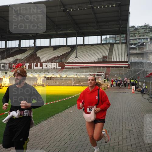 07.12.2025 - St. Pauli X-Mass-Run No. 15 Fabian Wolf http://msf.ph/oto/9420880 07.12.2025 11:42:35 Ziel 976, 1288, 4600, 4606 meine-sportfotos.de