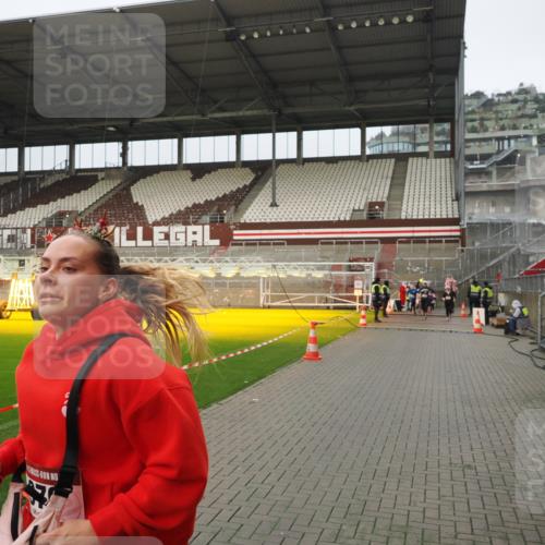 07.12.2025 - St. Pauli X-Mass-Run No. 15 Fabian Wolf http://msf.ph/oto/9420883 07.12.2025 11:42:36 Ziel 320, 323, 976, 1288, 4600, 4606 meine-sportfotos.de