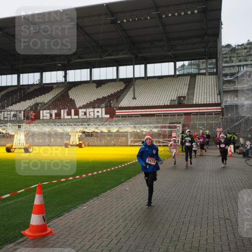 07.12.2025 - St. Pauli X-Mass-Run No. 15 Fabian Wolf http://msf.ph/oto/9420885 07.12.2025 11:42:40 Ziel 158, 172, 320, 323, 976, 3425, 3435, 3964, 3965, 4600, 4606 meine-sportfotos.de