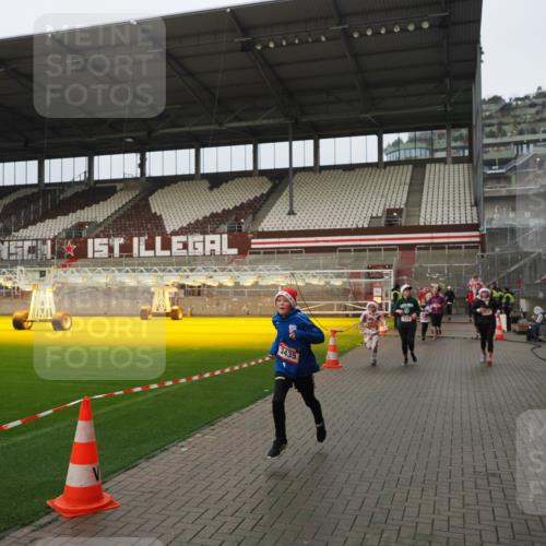 07.12.2025 - St. Pauli X-Mass-Run No. 15 Fabian Wolf http://msf.ph/oto/9420886 07.12.2025 11:42:41 Ziel 158, 172, 320, 323, 976, 3425, 3435, 3964, 3965, 4600, 4606 meine-sportfotos.de