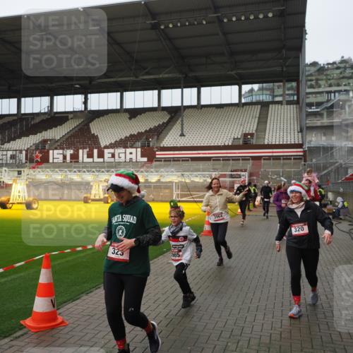 07.12.2025 - St. Pauli X-Mass-Run No. 15 Fabian Wolf http://msf.ph/oto/9420901 07.12.2025 11:42:45 Ziel 158, 172, 320, 323, 976, 1975, 3425, 3435, 3576, 3579, 3672, 3964, 3965 meine-sportfotos.de