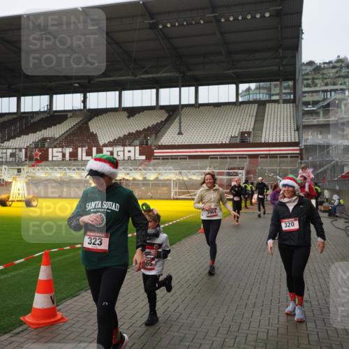 07.12.2025 - St. Pauli X-Mass-Run No. 15 Fabian Wolf http://msf.ph/oto/9420902 07.12.2025 11:42:46 Ziel 158, 172, 320, 323, 976, 1975, 3425, 3435, 3576, 3579, 3672, 3964, 3965 meine-sportfotos.de