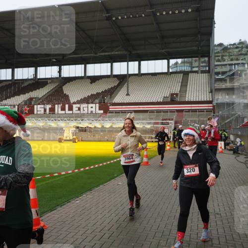07.12.2025 - St. Pauli X-Mass-Run No. 15 Fabian Wolf http://msf.ph/oto/9420905 07.12.2025 11:42:46 Ziel 158, 172, 320, 323, 976, 1975, 3425, 3435, 3576, 3579, 3672, 3964, 3965 meine-sportfotos.de