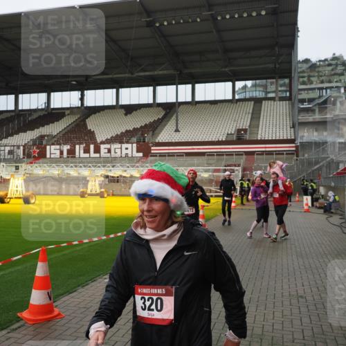 07.12.2025 - St. Pauli X-Mass-Run No. 15 Fabian Wolf http://msf.ph/oto/9420911 07.12.2025 11:42:48 Ziel 158, 172, 320, 323, 652, 976, 1975, 3425, 3435, 3576, 3579, 3663, 3672, 3953, 3964, 3965 meine-sportfotos.de