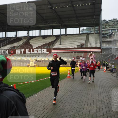07.12.2025 - St. Pauli X-Mass-Run No. 15 Fabian Wolf http://msf.ph/oto/9420914 07.12.2025 11:42:48 Ziel 158, 172, 320, 323, 652, 976, 1975, 3425, 3435, 3576, 3579, 3663, 3672, 3953, 3964, 3965 meine-sportfotos.de