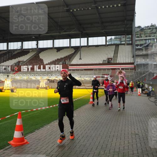 07.12.2025 - St. Pauli X-Mass-Run No. 15 Fabian Wolf http://msf.ph/oto/9420915 07.12.2025 11:42:48 Ziel 158, 172, 320, 323, 652, 976, 1975, 3425, 3435, 3576, 3579, 3663, 3672, 3953, 3964, 3965 meine-sportfotos.de