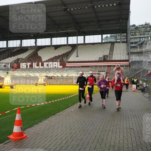 07.12.2025 - St. Pauli X-Mass-Run No. 15 Fabian Wolf http://msf.ph/oto/9420919 07.12.2025 11:42:49 Ziel 158, 172, 320, 323, 652, 1975, 3425, 3435, 3576, 3579, 3663, 3672, 3953, 3964, 3965 meine-sportfotos.de