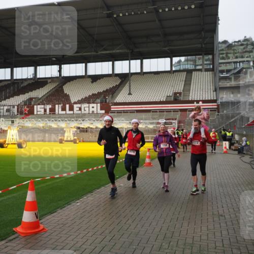07.12.2025 - St. Pauli X-Mass-Run No. 15 Fabian Wolf http://msf.ph/oto/9420921 07.12.2025 11:42:50 Ziel 158, 172, 320, 323, 652, 1975, 3425, 3435, 3576, 3579, 3663, 3672, 3953, 3964, 3965 meine-sportfotos.de