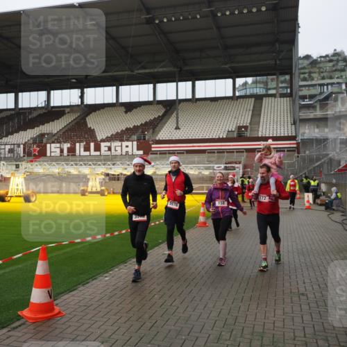 07.12.2025 - St. Pauli X-Mass-Run No. 15 Fabian Wolf http://msf.ph/oto/9420922 07.12.2025 11:42:50 Ziel 158, 172, 320, 323, 652, 1975, 3425, 3435, 3576, 3579, 3663, 3672, 3953, 3964, 3965 meine-sportfotos.de