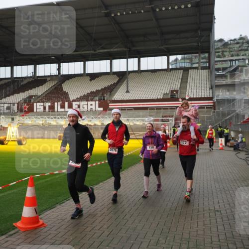 07.12.2025 - St. Pauli X-Mass-Run No. 15 Fabian Wolf http://msf.ph/oto/9420924 07.12.2025 11:42:51 Ziel 158, 172, 320, 323, 652, 1975, 3425, 3435, 3576, 3579, 3663, 3672, 3953, 3964, 3965 meine-sportfotos.de