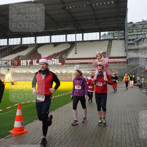 07.12.2025 - St. Pauli X-Mass-Run No. 15 Fabian Wolf http://msf.ph/oto/9420926 07.12.2025 11:42:51 Ziel 158, 172, 320, 323, 652, 1975, 3425, 3435, 3576, 3579, 3663, 3672, 3953, 3964, 3965 meine-sportfotos.de