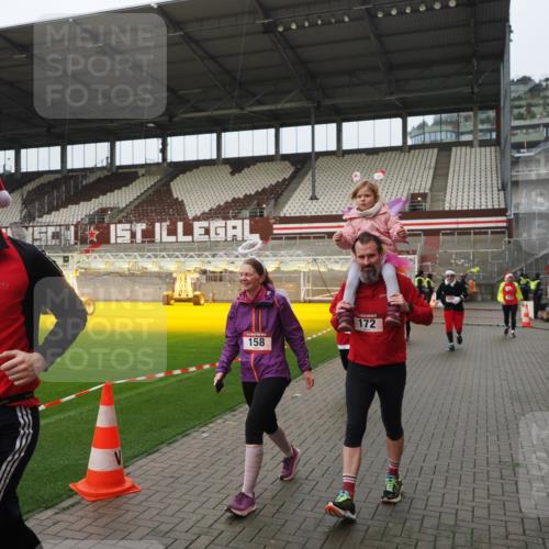 07.12.2025 - St. Pauli X-Mass-Run No. 15 Fabian Wolf http://msf.ph/oto/9420929 07.12.2025 11:42:52 Ziel 158, 172, 320, 323, 652, 1975, 3425, 3435, 3576, 3579, 3663, 3672, 3953, 3964, 3965 meine-sportfotos.de