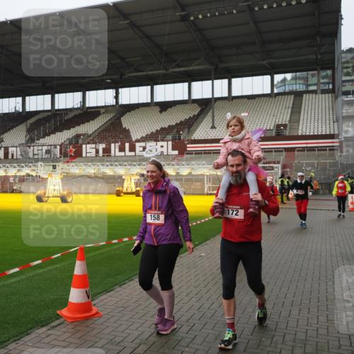 07.12.2025 - St. Pauli X-Mass-Run No. 15 Fabian Wolf http://msf.ph/oto/9420930 07.12.2025 11:42:52 Ziel 158, 172, 320, 323, 652, 1975, 3425, 3435, 3576, 3579, 3663, 3672, 3953, 3964, 3965 meine-sportfotos.de